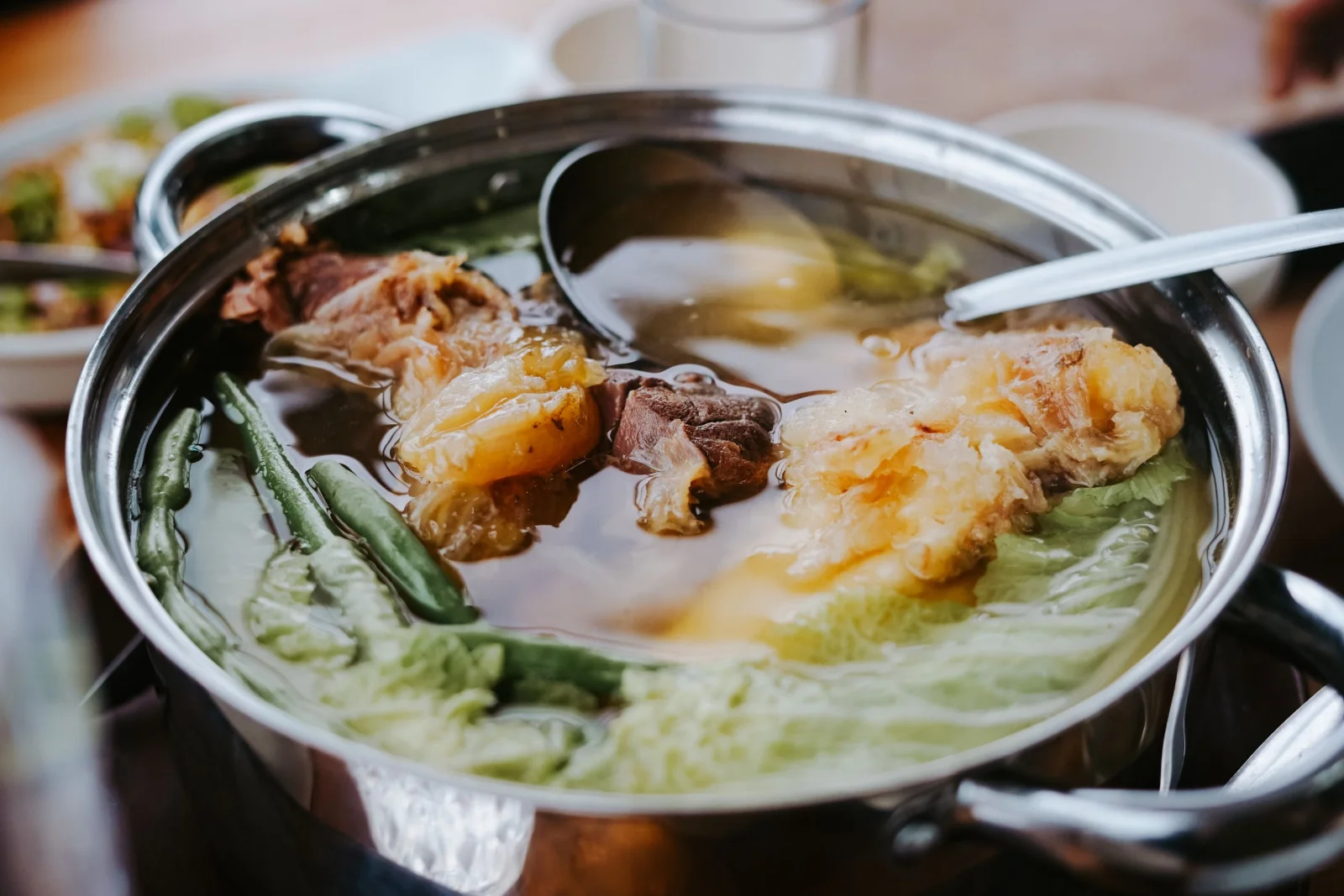 Olla de carne costarricense con res, yuca, elote y verduras